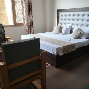 Bed & Breakfast Royal Cedar, Shimla